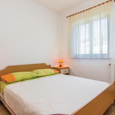 Beautiful Apartment In Porec With Kitchen Екстер'єр фото
