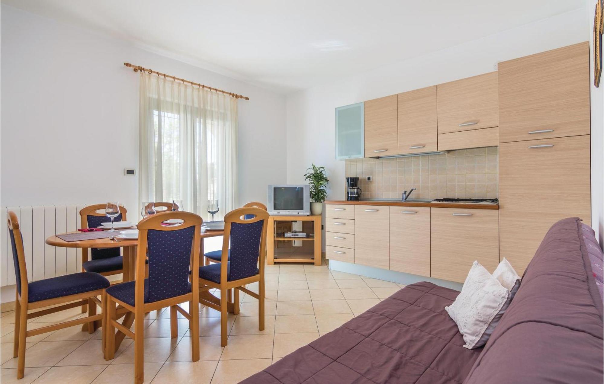 Beautiful Apartment In Porec With Kitchen Екстер'єр фото