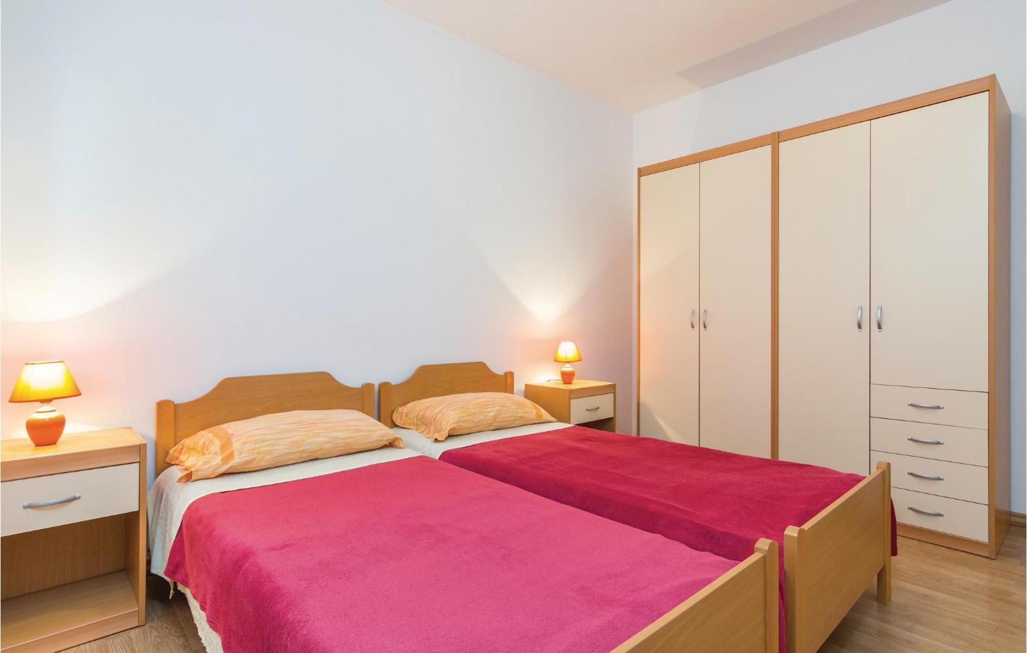 Beautiful Apartment In Porec With Kitchen Екстер'єр фото